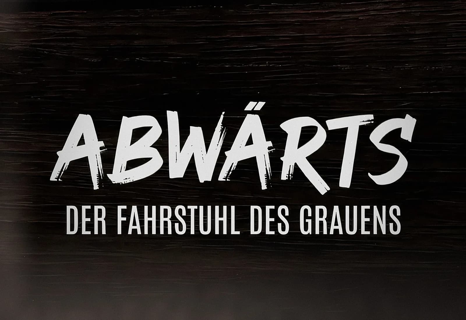 Abwärts - Der Fahrstuhl des Grauens